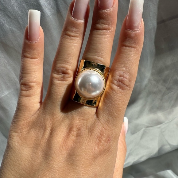 Zara model adjustable size Gold Pearl Ring - Picture 5 of 6